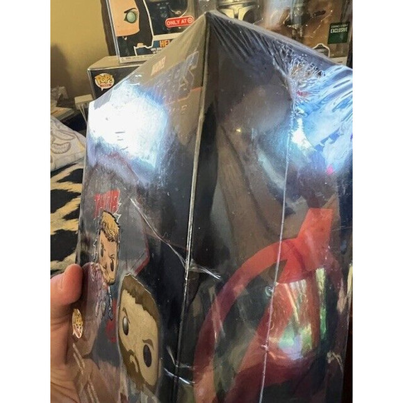 Funko POP! & Tees: Marvel - Thor [Quantum Realm Suit] (GiTD)(GameStop) - Picture 4 of 4